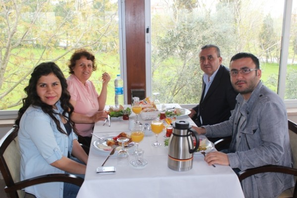 yaylagül ailesi.JPG